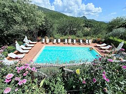 Torretta Sleeps 5 With Pool and Exclusiv