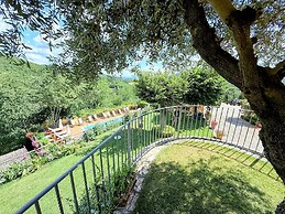 Torretta Sleeps 5 With Pool and Exclusiv