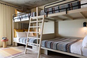 Moxy Charleston Downtown