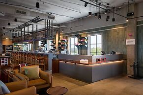 Moxy Charleston Downtown
