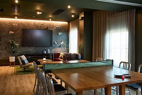 Moxy Charleston Downtown