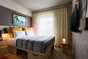 Moxy Charleston Downtown