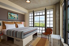 Moxy Charleston Downtown