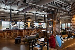 Moxy Charleston Downtown