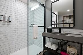 Moxy Charleston Downtown