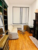 Charming Studio Half Block To Central Park Uws