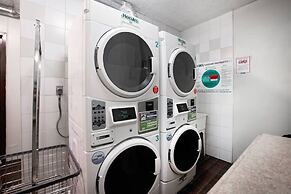 Charming Studio Half Block To Central Park Uws