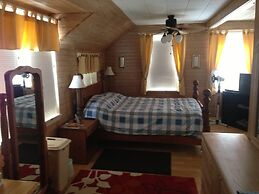 4 Bedroom Cottage On Manitoulin Island - Next to Sandy Beach