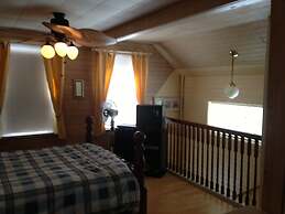 4 Bedroom Cottage On Manitoulin Island - Next to Sandy Beach!