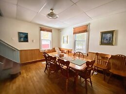 4 Bedroom Cottage On Manitoulin Island - Next to Sandy Beach!