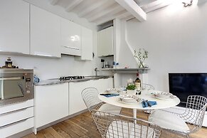 Central Duomo Apartment With Fast Wifi