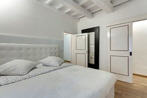 Central Duomo Apartment With Fast Wifi