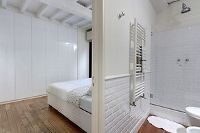 Central Duomo Apartment With Fast Wifi