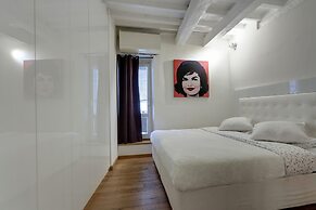 Central Duomo Apartment With Fast Wifi