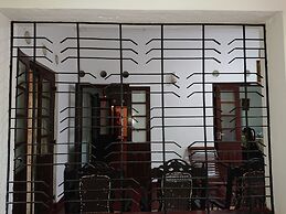 More Attractive Wonderful 1950 Mid-century Home With Another Newly Bui