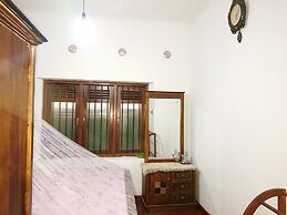 More Attractive Wonderful 1950 Mid-century Home With Another Newly Bui