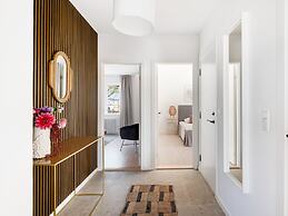 Sanders Charm - Chic 2-bdr Apt With Shared Garden