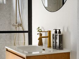 Sanders Charm - Chic 2-bdr Apt With Shared Garden