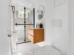 Sanders Charm - Chic 2-bdr Apt With Shared Garden