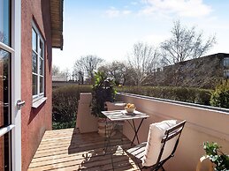 Sanders Charm - Chic 2-bdr Apt With Shared Garden