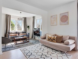 Sanders Charm - Chic 2-bdr Apt With Shared Garden