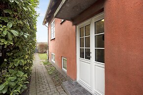 Sanders Charm - Chic 2-bdr Apt With Shared Garden