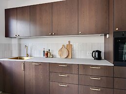 Sanders Charm - Chic 2-bdr Apt With Shared Garden