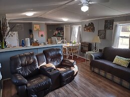 Clean, Cozy Home W Kitchen Near I-24 Pet Friendly