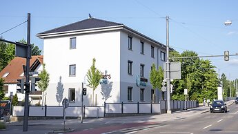 Henrys Sleeping am Augsburger Eiskanal