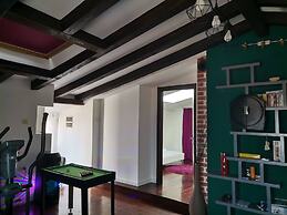 Cheerful Holiday House Illuminosa