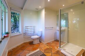 Koi Waiheke with private beach access