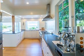 Koi Waiheke with private beach access