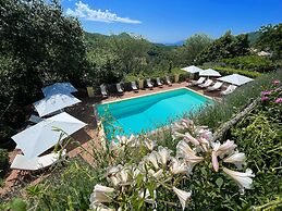 Casetta - Sleeps 5 With Aircon, Wifi, Pool and Astounding Views