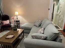 1 Br Private Victorian Apt in Convenient City Location on Half Acre Sl