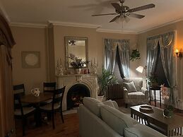 1 Br Private Victorian Apt in Convenient City Location on 5 Acre, Slee