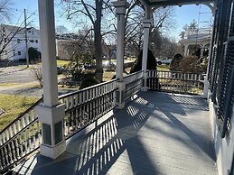 1 Br Private Victorian Apt in Convenient City Location on Half Acre Sl