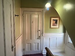 1 Br Private Victorian Apt in Convenient City Location on Half Acre Sl
