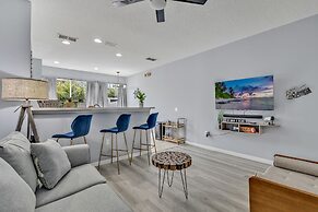 Ellas Blue House is Near Disney Theme Park