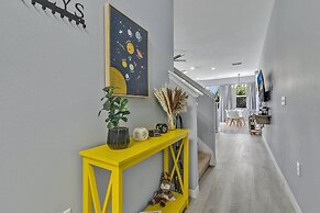 Ellas Blue House is Near Disney Theme Park