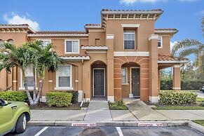 Ellas Blue House is Near Disney Theme Park