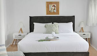 Paraga Scorpios Villa1 hot tub 7 Mins Walk to Beach by Calypso Sunset 