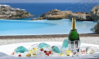 Paraga Scorpios Villa1 hot tub 7 Mins Walk to Beach by Calypso Sunset 