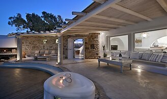 Paraga Scorpios Villa1 hot tub 7 Mins Walk to Beach by Calypso Sunset 