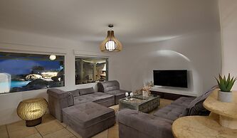 Paraga Scorpios Villa1 hot tub 7 Mins Walk to Beach by Calypso Sunset 