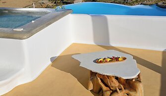 Paraga Scorpios Villa1 hot tub 7 Mins Walk to Beach by Calypso Sunset 