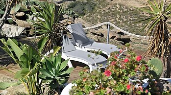 Paraga Scorpios Villa1 hot tub 7 Mins Walk to Beach by Calypso Sunset 