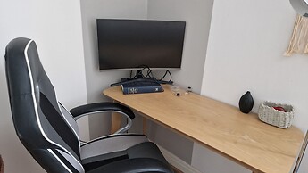 Cosy 1 Bed Apt in Lincoln With Amenities & Parking,