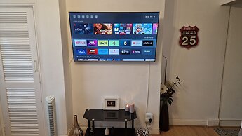 Cosy 1 Bed Apt in Lincoln With Amenities & Parking,