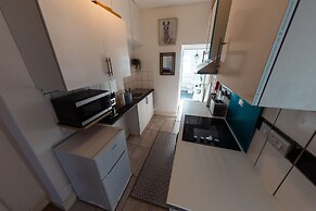 Cosy 1 Bed Apt in Lincoln With Amenities & Parking,