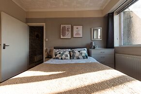 Cosy 1 Bed Apt in Lincoln With Amenities & Parking,